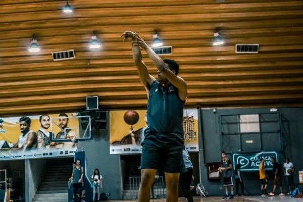 basketball player shooting practice
